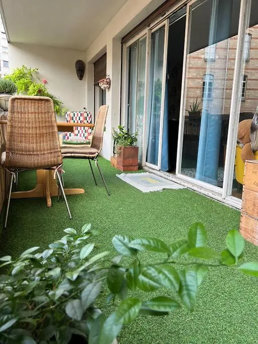 Apartman Grand Appartement Avec Balcon Et Parking Gratuit Sur Place Párizs