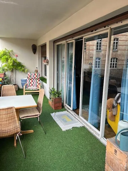 Grand Appartement Avec Balcon Et Parking Gratuit Sur Place Paris