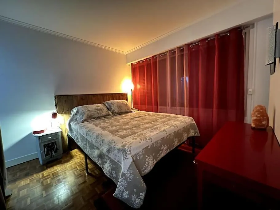 Grand Appartement Avec Balcon Et Parking Gratuit Sur Place Paris