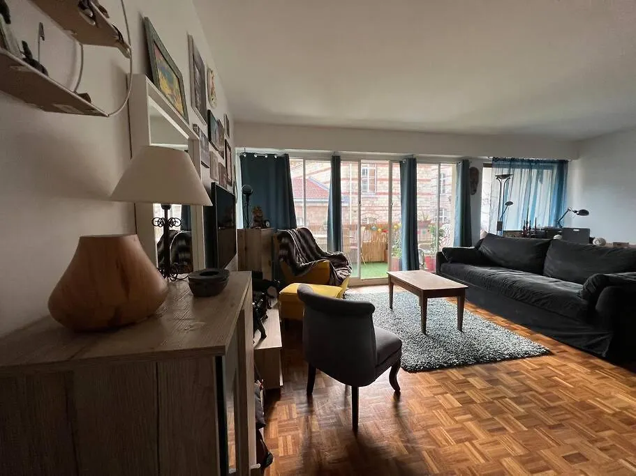 Grand Appartement Avec Balcon Et Parking Gratuit Sur Place Paris France