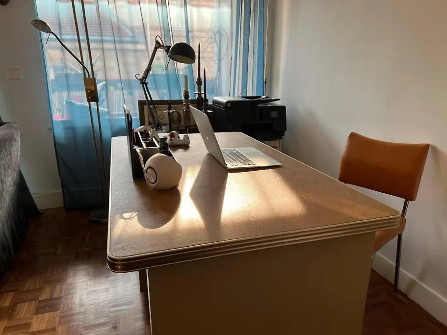 Grand Appartement Avec Balcon Et Parking Gratuit Sur Place Paris