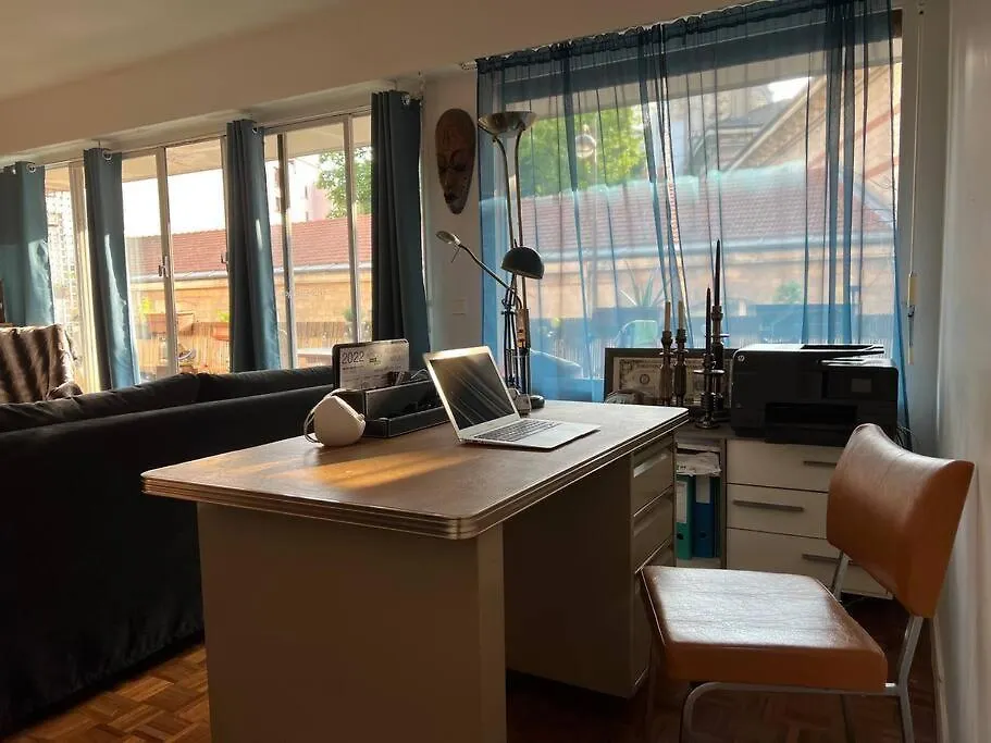 Grand Appartement Avec Balcon Et Parking Gratuit Sur Place Paris 0*,