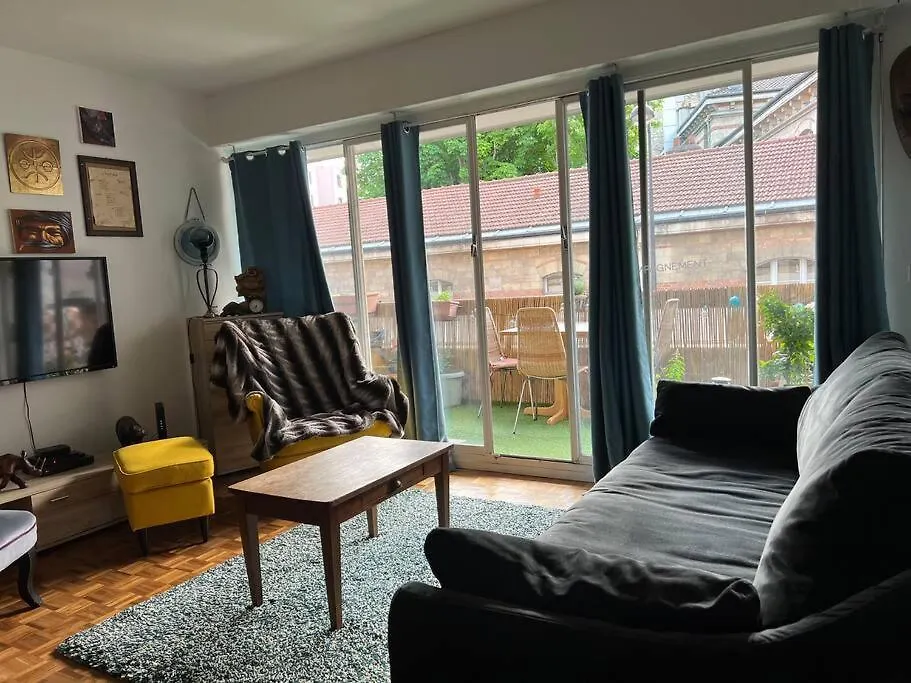 Grand Appartement Avec Balcon Et Parking Gratuit Sur Place Paris France